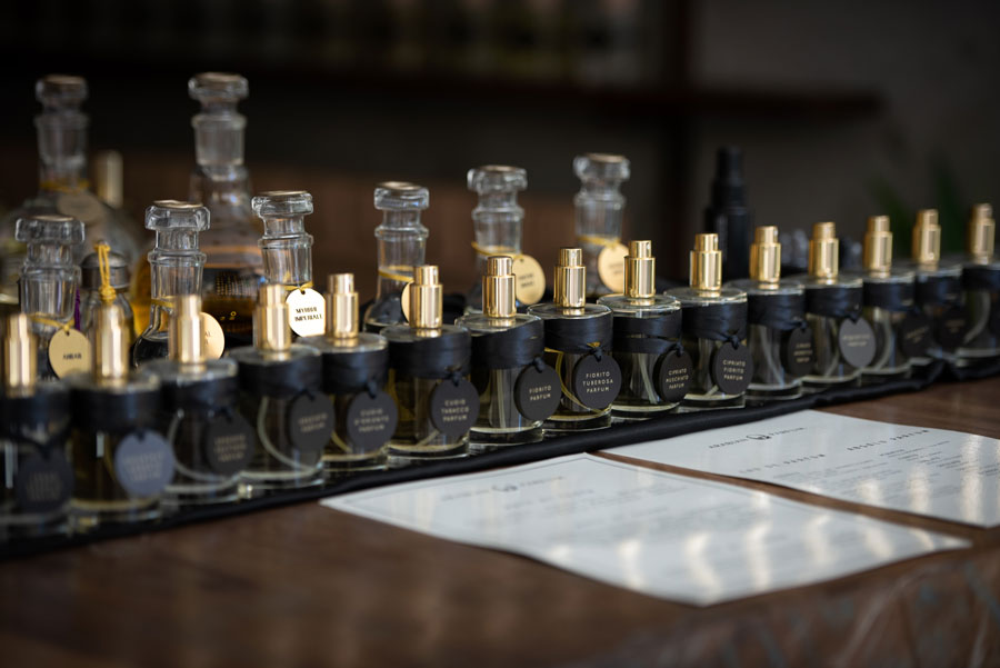 Profumo artigianale vs industriale: cosa cambia davvero